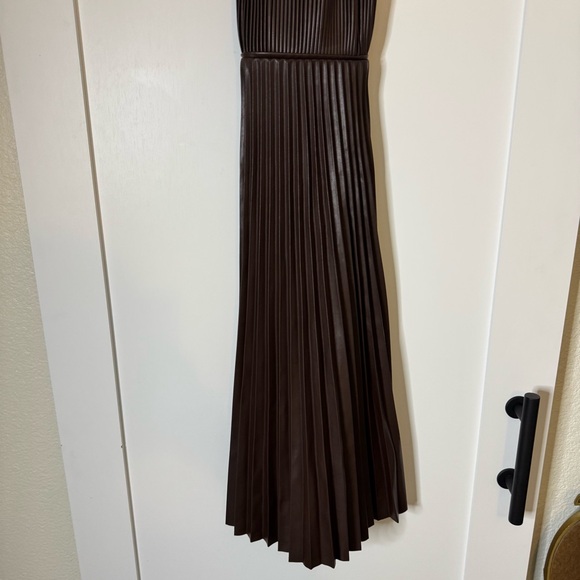 Banana Republic faux leather pleated dress - Picture 5 of 17